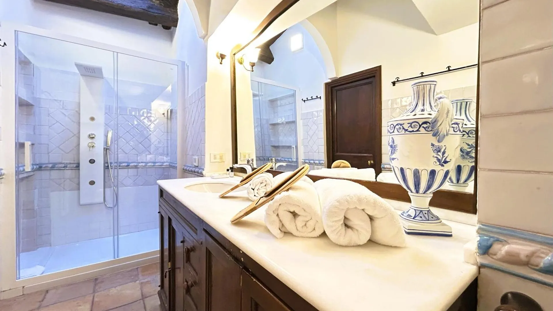 Apartment The Gem - Trastevere Cozy Retreat With Pool Rome